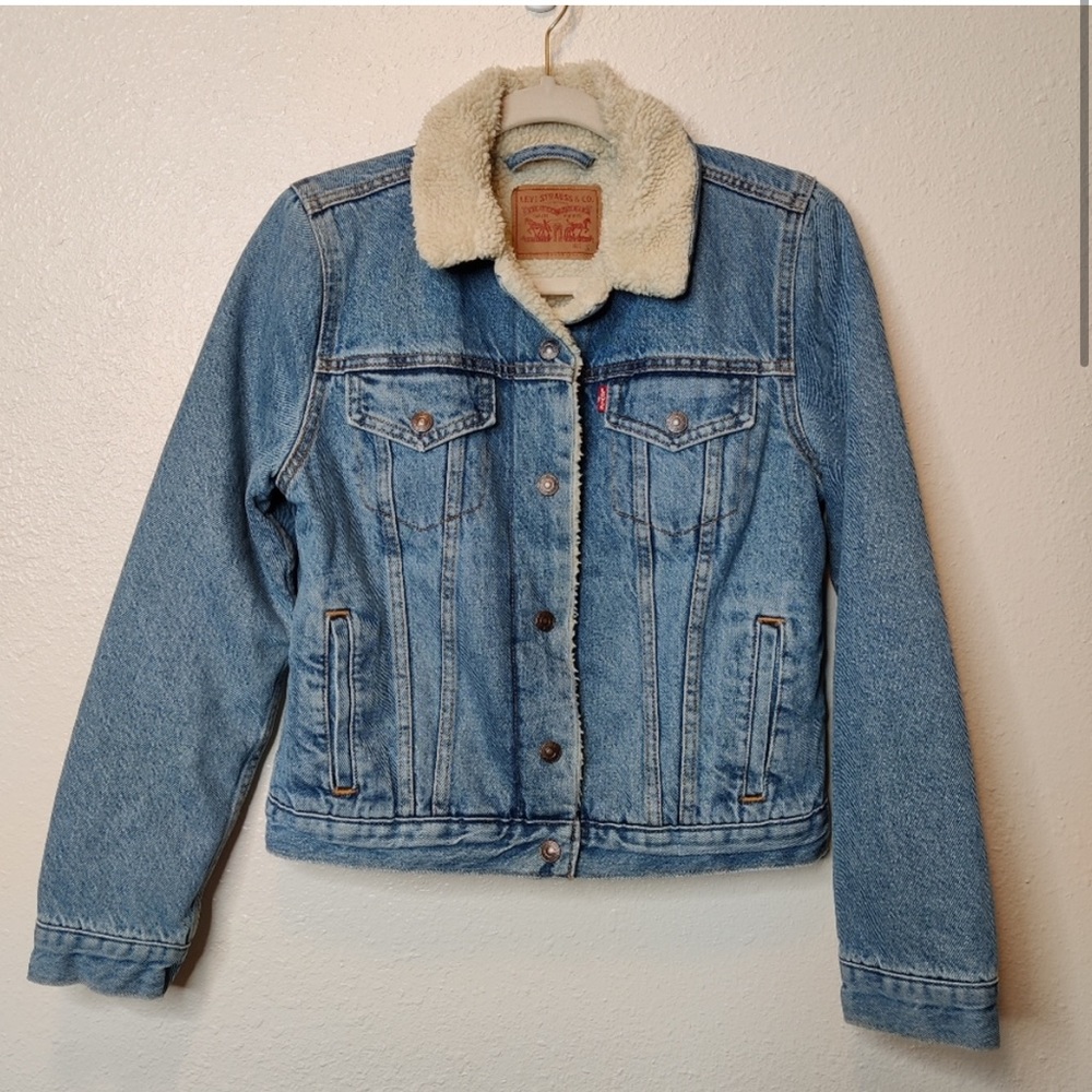 Levi's Sherpa Lined Trucker 90s Inspired Medium Wash Jacket Size Small